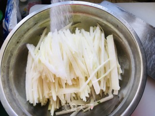 凉拌苤蓝的做法步调：3