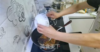 老北京炸酱里的做法步调：7
