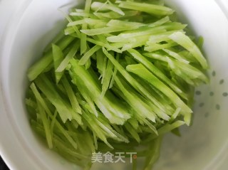 凉拌莴苣的做法步调：1