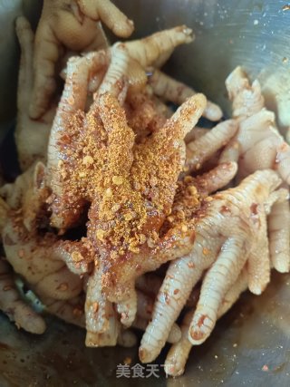 蒜喷鼻鸡爪的做法步调：3