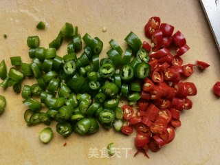 青白椒烩洒尿牛丸的做法步调：3