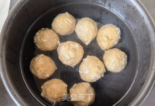 青白椒烩洒尿牛丸的做法步调：4