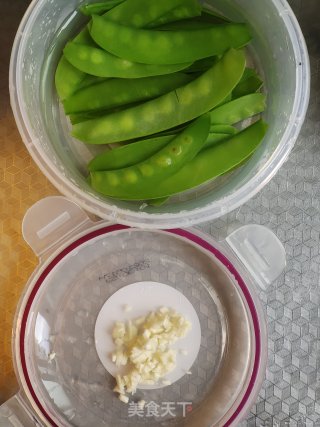荷兰豆炒腊肉的做法步调：4