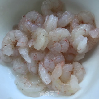 翡翠虾仁的做法步调：1