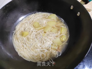 韭菜土豆汤里的做法步调：4