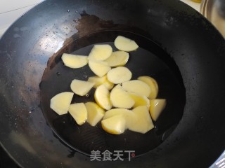 韭菜土豆汤里的做法步调：3