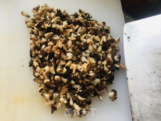 喷鼻菇酱的做法步调：3