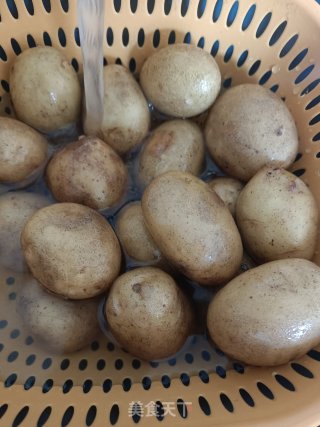 喷鼻煎土豆的做法步调：1