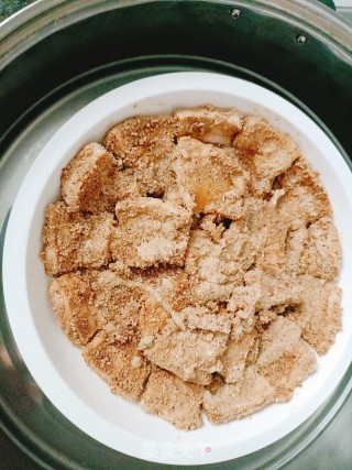 浑蒸米粉肉的做法步调：3