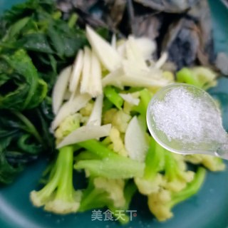 菜花小蓟拌黑鸡的做法步调：12