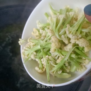 菜花小蓟拌黑鸡的做法步调：7