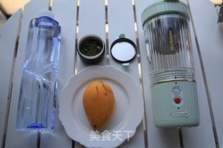 绿茶芒果饮的做法步调：1