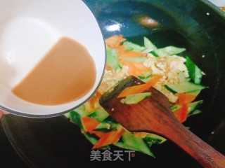 黄瓜炒鸡蛋的做法步调：8