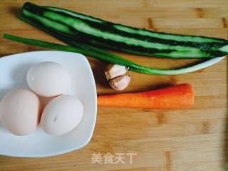 黄瓜炒鸡蛋的做法步调：1