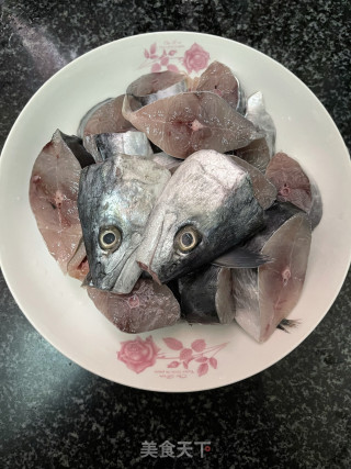 喷鼻煎马鲛鱼的做法步调：1
