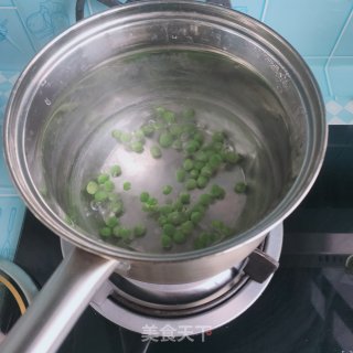 豌豆炒鸡蛋的做法步调：2