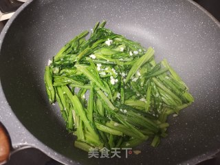 快脚蒜蓉油麦菜的做法步调：5