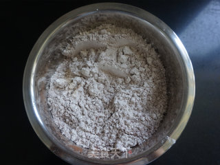 椰喷鼻可可酱油冰淇淋球的做法步调：4