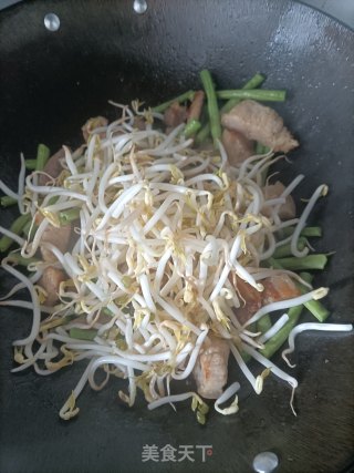 豆角五花肉焖里的做法步调：6