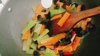 素炒莴笋的做法步调：7