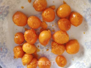 牛肉肠蛋黄粽的做法步调：1