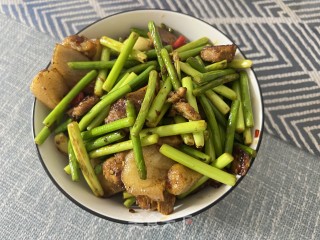 蒜苔五花肉的做法步调：8