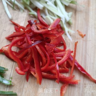 肉丝炒西兰花梗的做法步调：3