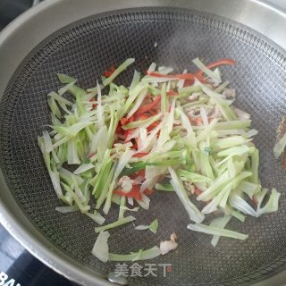 肉丝炒西兰花梗的做法步调：9