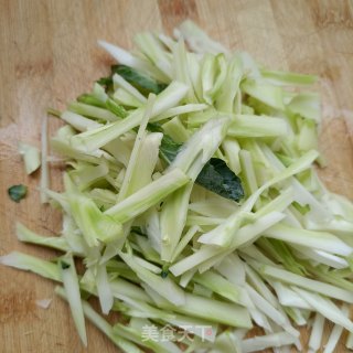 肉丝炒西兰花梗的做法步调：2