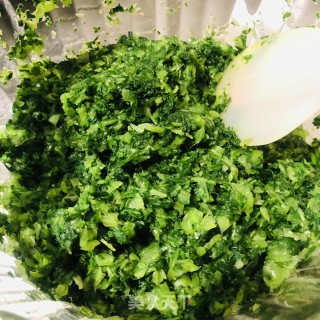 小利剑菜火饺的做法步调：9