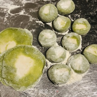 小利剑菜火饺的做法步调：14