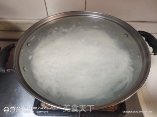 腐竹萝卜煮米粉的做法步调：1