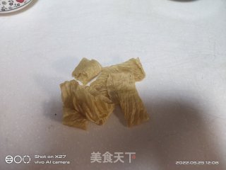 腐竹萝卜煮米粉的做法步调：5