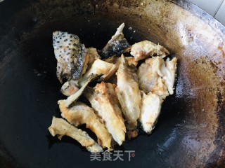 沙锅三文鱼头的做法步调：5