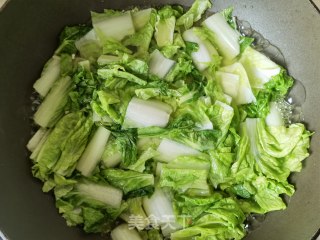 小利剑菜烩炸腐竹的做法步调：4
