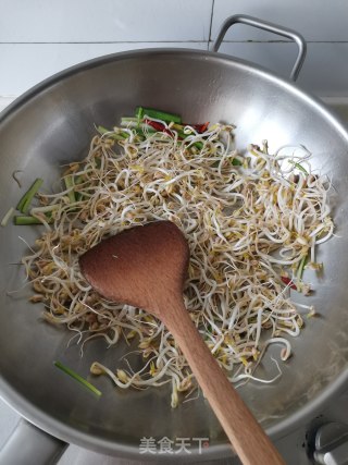 芽菜牛肉炒米粉的做法步调：7