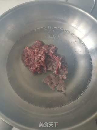芽菜牛肉炒米粉的做法步调：4