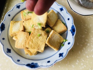 盐煎豆腐的做法步调：7