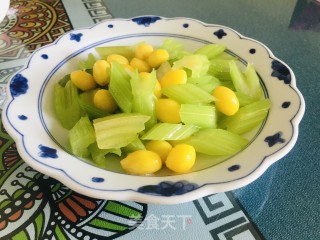 西芹炒利剑果的做法步调：14