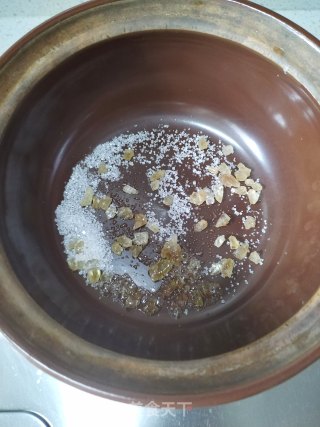 卤猪年夜肠的做法步调：5
