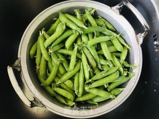 利剑火煮豌豆荚的做法步调：2