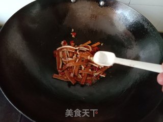 喷鼻菜炒喷鼻干的做法步调：5