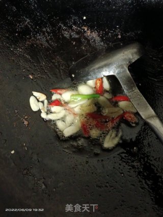 喷鼻辣花甲的做法步调：5