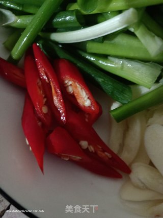 喷鼻辣花甲的做法步调：4