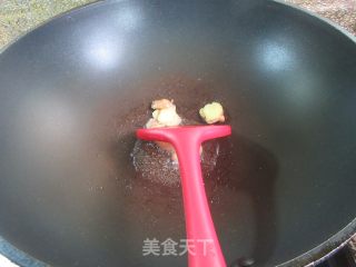炒河海单陈的做法步调：2