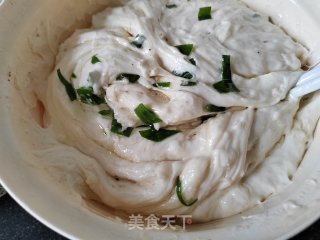 收里葱花饼的做法步调：9