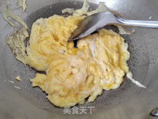 收里葱花饼的做法步调：5