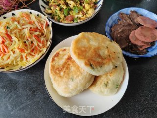 收里葱花饼的做法步调：12