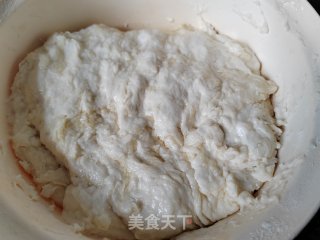 收里葱花饼的做法步调：3