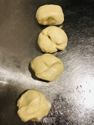 蜜豆麻花里包的做法步调：4